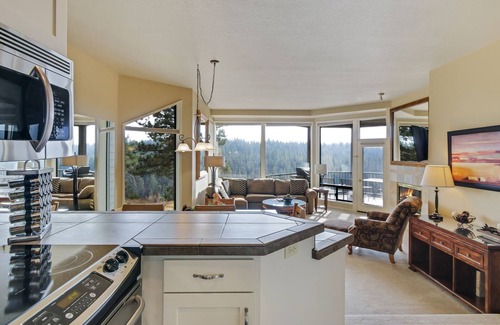 Century West Condo | Enjoy Deschutes River Views from Beautiful 2-Bedroom Mt. Bachelor Village Condo