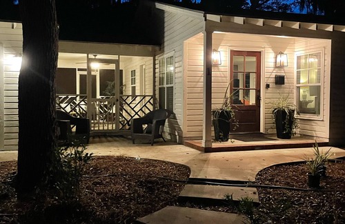 Jekyll Island House | Enjoy FALL BREAK 🏝️ Perfect location for families+4 Bikes. 2 night min most dates