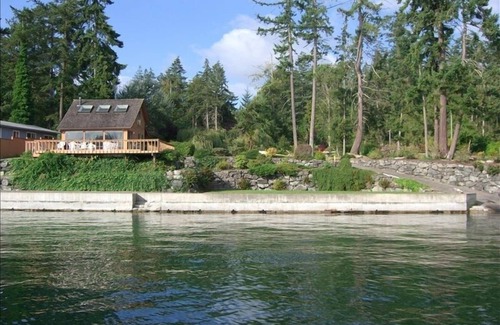 Fox Island Cottage | enjoy island living on a sandy Puget Sound beach with a view of Mt. Rainier