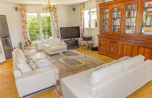 Les Matelles House | Enjoy some unforgettable vacations in this vacation home in the medieval village of Les Matelles.
