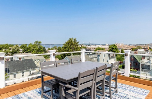 Fifth Ward Condo | Enjoy Sunsets Over Newport Harbor From A Large Roof Deck