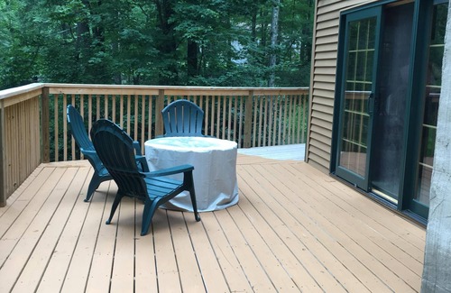 Jim Thorpe Ski Chalet | Enjoy the Beautiful Outdoors at the Boarding Bear Chalet- Mins to Rafting & JFBB