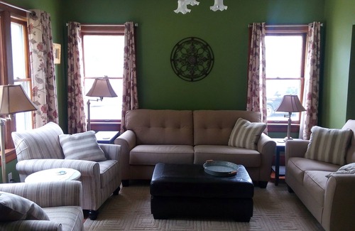 Wausau House | Enjoy the Comforts of Home ~ Free Pizza Fridays!