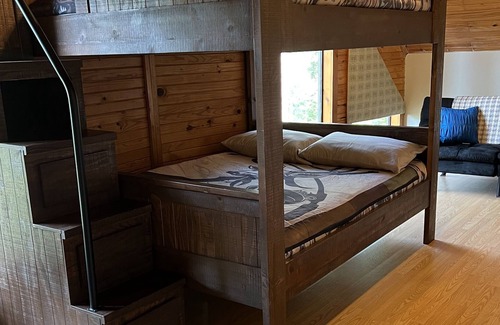 Hemphill House | Enjoy the peace and serenity in the woods near wonderful Toledo Bend Reservoir