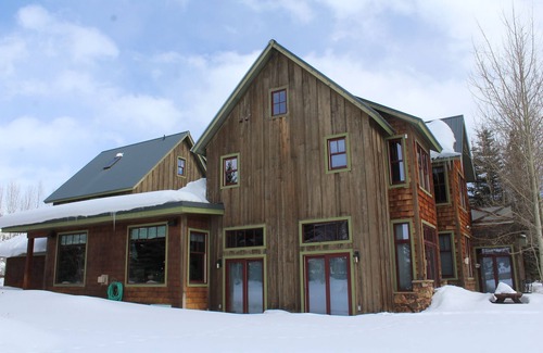 Crested Butte South House | Enjoy the pool table, ping pong and hot tub with a beautiful view