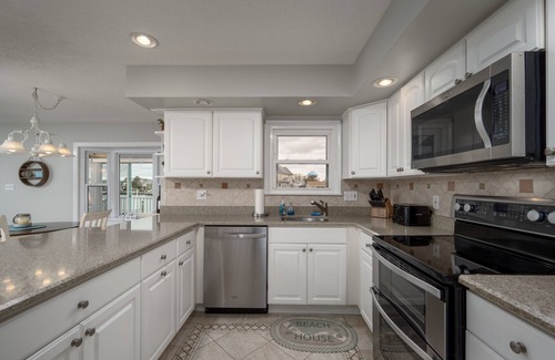 Little Salisbury House | Enjoy the serene beauty of coastal living in his spacious 4-bedroom home