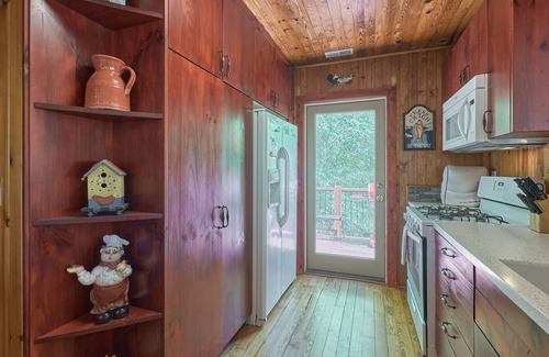 Sunset Cove Cottage | Enjoy the sunrise from quiet spot on Lake Lure - no lake access til Spring 2026