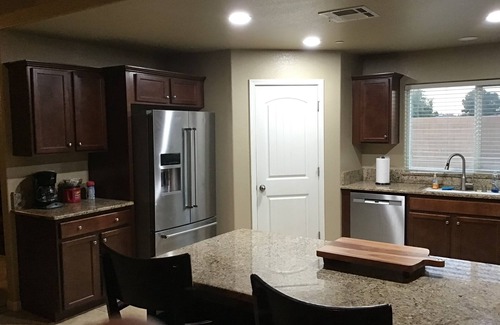 Lemoore House | Enjoy this warm residential property located near hwy 198 and hwy 41. n
