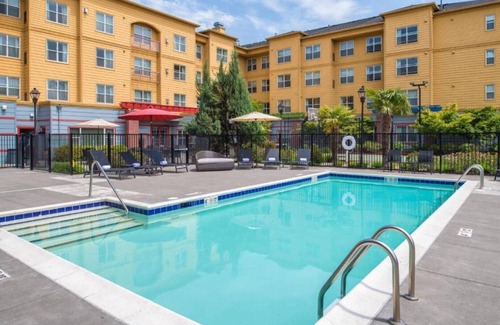 Bridgeton House | Enjoy your stay in Portland with Full Kitchens