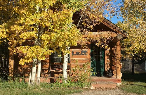 Idaho Falls Cabin | Enjoyable 1-bedroom “Mallard” Log Cabin in Ririe