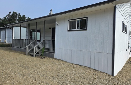 Long Beach House | Enjoyable 3-bedroom house with access to the beach