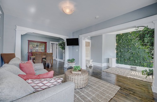 Riverwest House | Enjoyable Bohemian Home Near Downtown by Lake Michigan