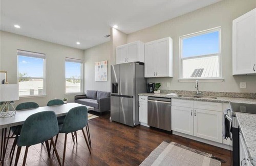 Mid-City House | Enormous Colorful New 6br Pad w/Parking