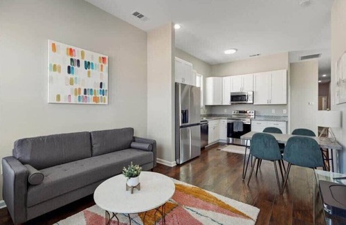 Mid-City House | Enormous Colorful New 6br Pad w/Parking