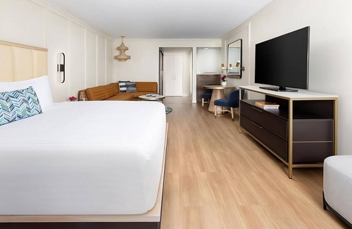 Calabasas Hotel | Ensuring a Very Comfortable & Memorable Stay! Dog-friendly Property, Pool