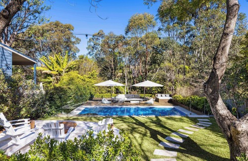 Seaforth House | Entertainers delight 3 bedroom house with pool and fire pit