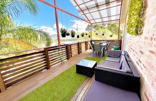 Bateau Bay House | Entertainers Delight - minutes from cafes & shops