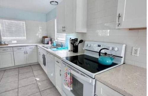 Discovery Bay House | Entire Waterfront House