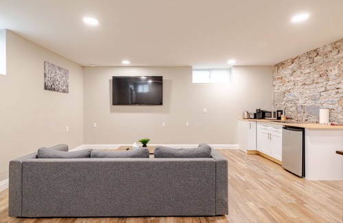 Mount Hope Huron Park Apartment | Entire 1-bedroom apartment across from Google