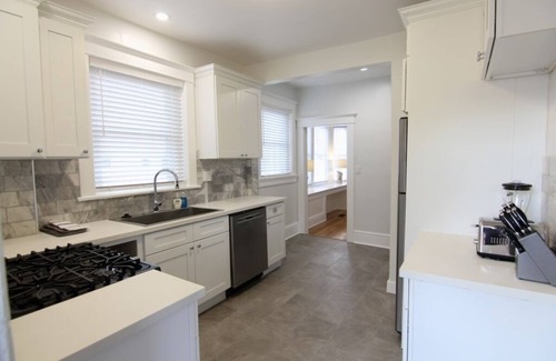Central Hyde Park Apartment | Entire 1st Floor! 2 BEDROOM in HYDE PARK w/PARKING, W&D, Central A/C, Near PLAZA