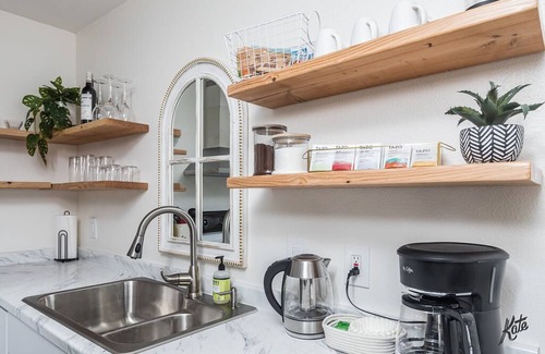 Fairbanks House | Entire 2BR 1Bath Apt “The Downtown Deneege”