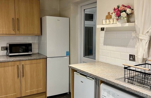 Thames House | Entire 3 bedroom house with game room!
