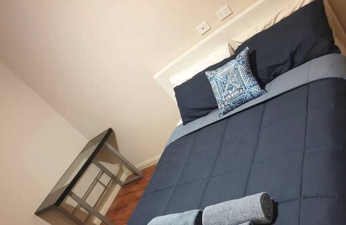 Kensington House | Entire 4 Bedroom Townhouse -sleeps 6/7- All yours