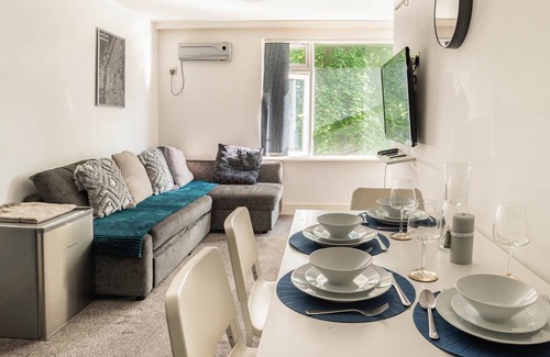 Handsworth Apartment | Entire Apartment, Fast Wifi, Free Parking, Free Prime Video & Netflix