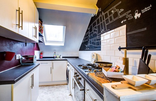 Southend-on-Sea Apartment | Entire Artistic Open-plan Top Floor Apartment