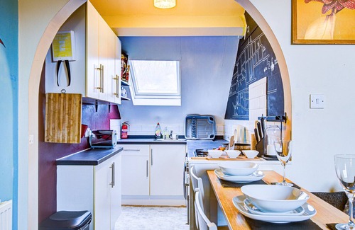 Southend-on-Sea Apartment | Entire Artistic Open-plan Top Floor Apartment