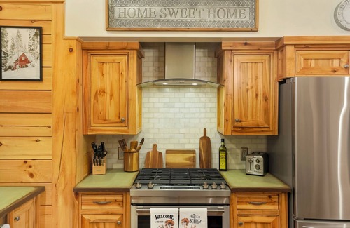 Black Hawk Ski Chalet | Entire Cabin Chalet in the Mountains! Lake! Kayak! Sauna! Hot Tub! Hike!