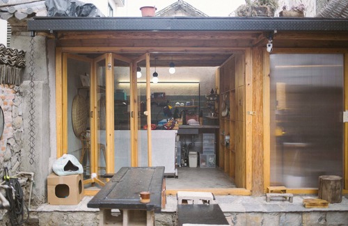 Xizhou Villa | Entire Courtyard by the lake Erhai with Tibetan Fireplace and Floor Heating