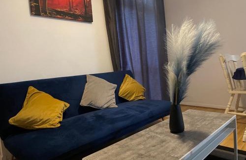 Canterbury Apartment | Entire Flat, Canterbury Centre - Free Parking