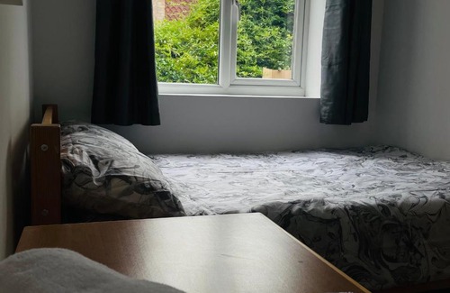 Canterbury Apartment | Entire Flat, Canterbury Centre - Free Parking