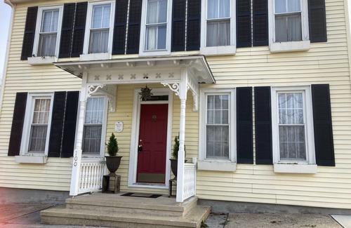Ono House | Entire Historic Home with so much space! Huge family room & playroom for kids!