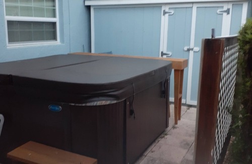 Redington Shores House | Entire Home, Fenced Yard, Bay Waterfront Boat Dock, Pets Welcome.