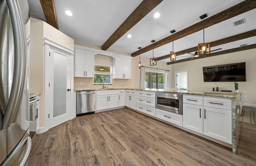 Spring Hill House | Entire Home Just 3 Minutes to Weeki Wachee Springs & Hospital