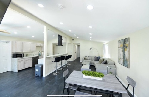 Serra Mesa House | Entire home, Pool, Free Parking, WiFi, Pets are allowed