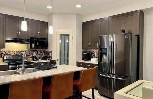 Winnipeg House | Entire home - Roomy 4 bedroom House