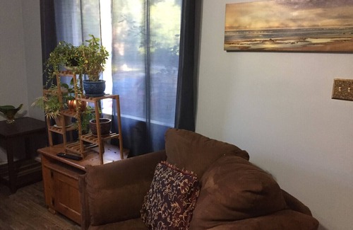 North End House | Entire House in Quiet Residential Area Close to Everything, Very Clean, Non-Smoking.