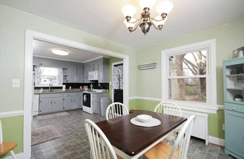 Lynchburg House | Entire house in quiet area, close to everything!