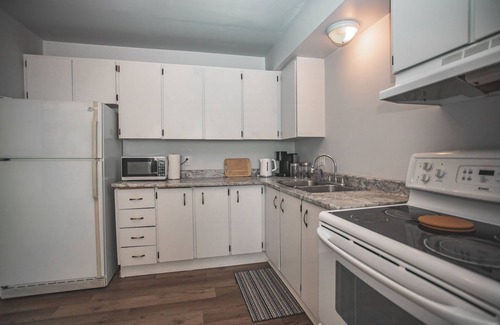 Algoma District House | Entire house/patio Garden Sleeps7