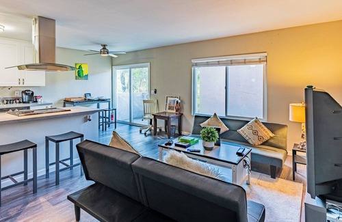 Mira Mesa Condo | Entire Modern 2-BR Condo with Pool, Smart TV, Fast WiFi, Free Laundry & Parking