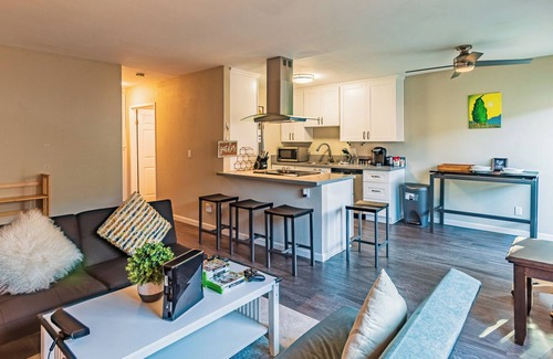 Mira Mesa Condo | Entire Modern 2-BR Condo with Pool, Smart TV, Fast WiFi, Free Laundry & Parking