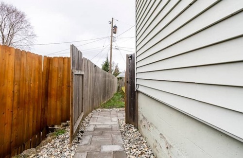 Renton House | Entire Private Basement unit near Seattle/Renton