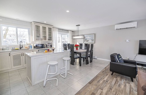 Chambly House | Entire Renovated 5BDR House in Chambly, ALL NEW! Swimming pool