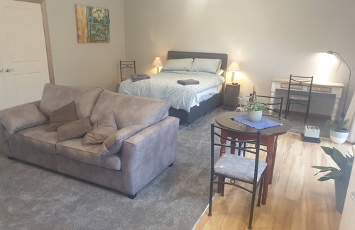 Canobolas Apartment | Entire Self Contained Suite, OffGrid Eco Farm Stay