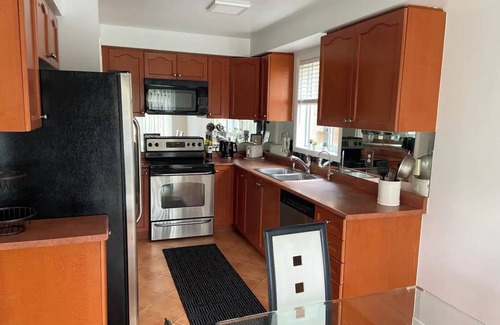 Churchill Meadows House | Entire spacious home in Mississauga!
