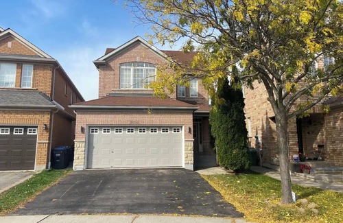 Churchill Meadows House | Entire spacious home in Mississauga!