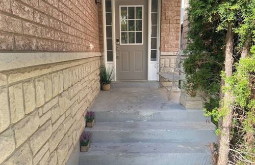 Churchill Meadows House | Entire spacious home in Mississauga!